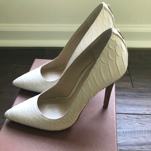 Coach Harlee Cut Snake Pointy Toe Heel - Size 5.0